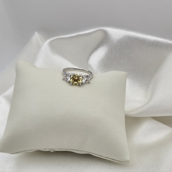 Luxury Sterling Silver 925 Clear & Lemone Yellow Moissanite Gemstone Ring
